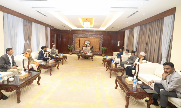 बालुवाटारमा गठबन्धनका शीर्ष नेताहरूको बैठक जारी